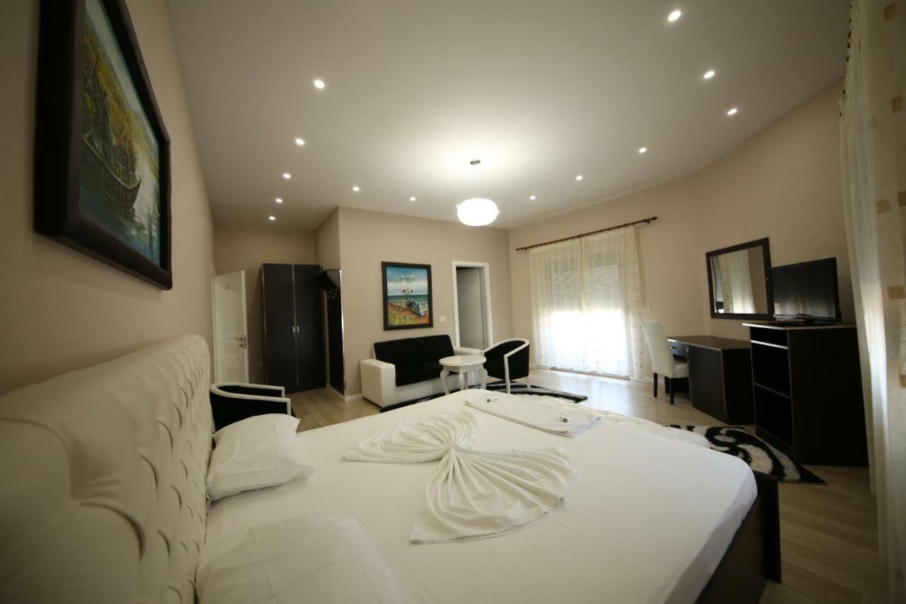 Hotel Holiday Koplik Extérieur photo